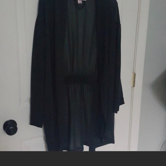 VS black robe - Picture 2 of 2